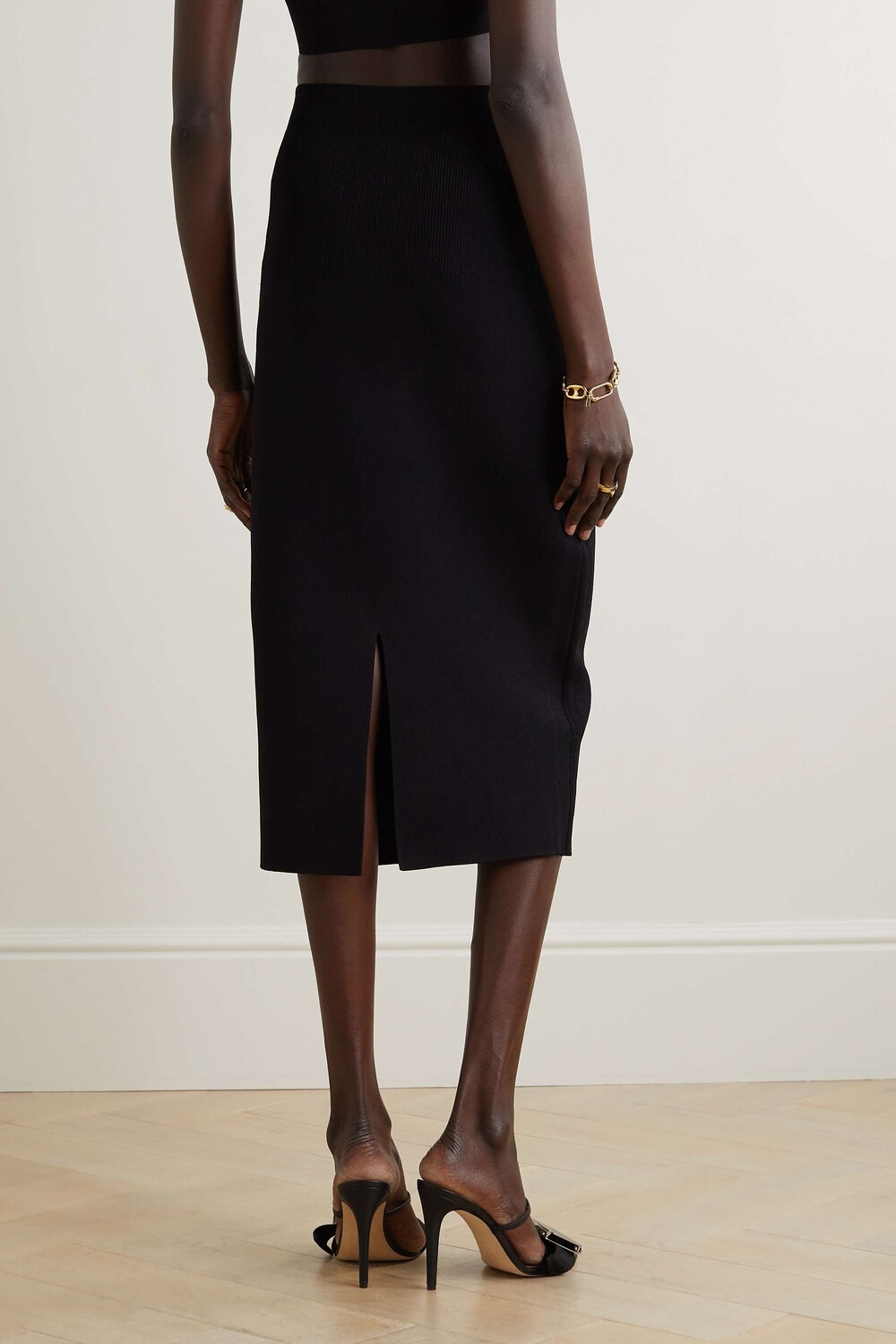 VICTORIA BECKHAM юбка миди в рубчик из эластичного трикотажа VB Body, черный
VICTORIA BECKHAM юбка миди в рубчик из эластичного трикотажа VB Body, черный