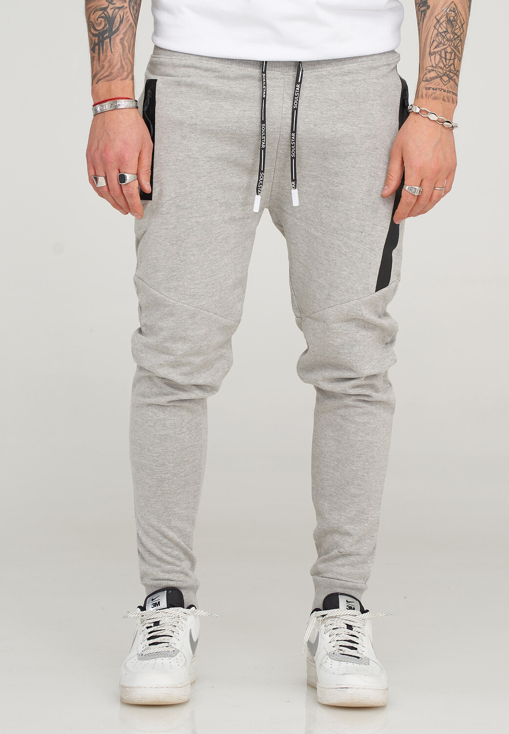 Брюки SOULSTAR Trainingshose CORREL, светло-серый
Брюки SOULSTAR Trainingshose CORREL, светло-серый