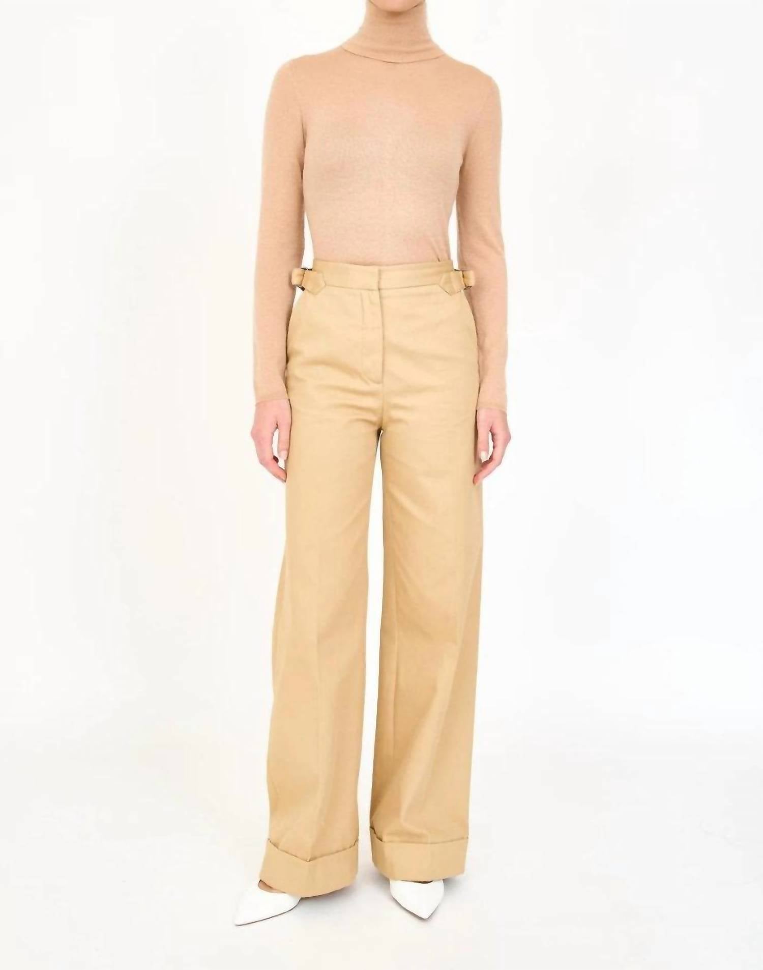 Свитер Стефани цвета кэмел CHRISTY LYNN, коричневый
Свитер Стефани цвета кэмел CHRISTY LYNN, коричневый