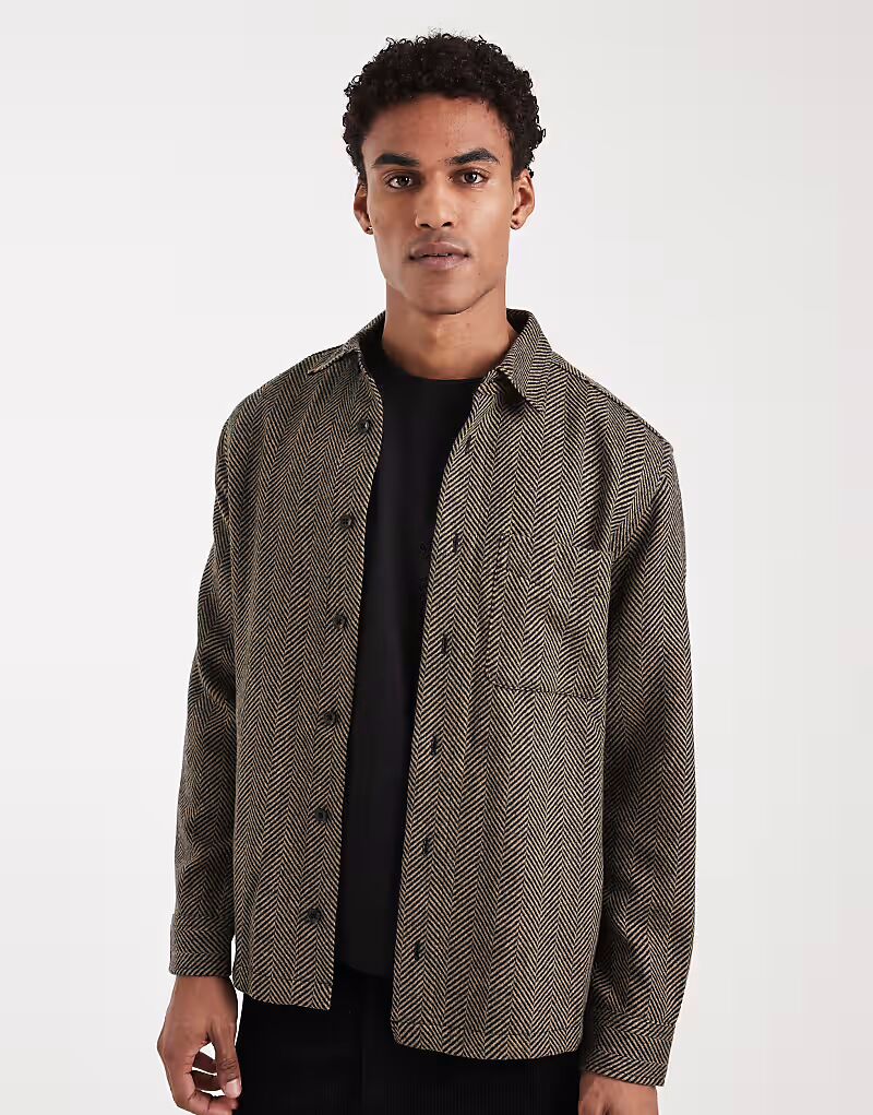 Черная рубашка с узором «ёлочка» Asos Design
Черная рубашка с узором «ёлочка» Asos Design