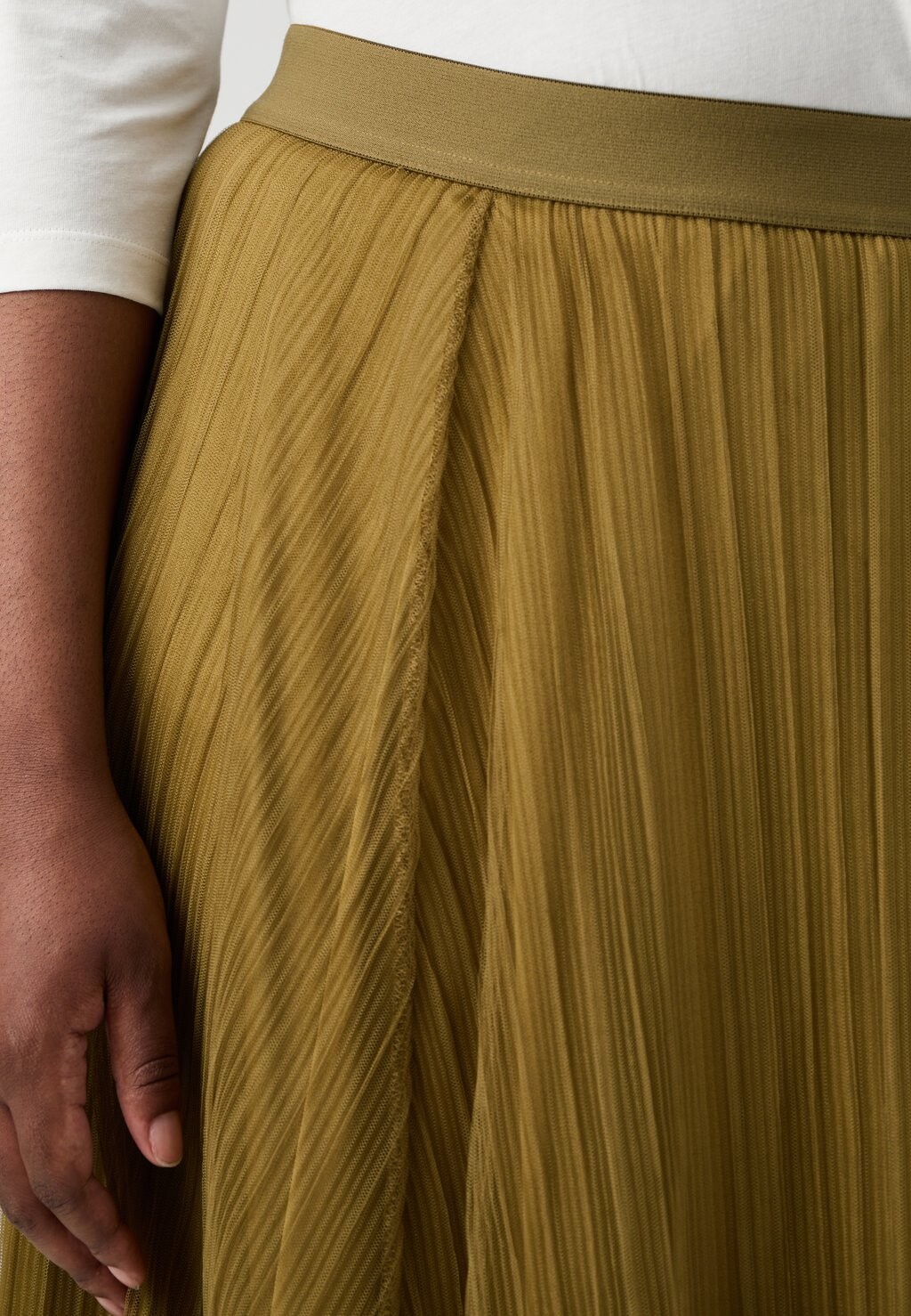 Широкая юбка в сборку CARLAVINE ELASTIC SKIRT ONLY Carmakoma, темно-зеленый
Широкая юбка в сборку CARLAVINE ELASTIC SKIRT ONLY Carmakoma, темно-зеленый