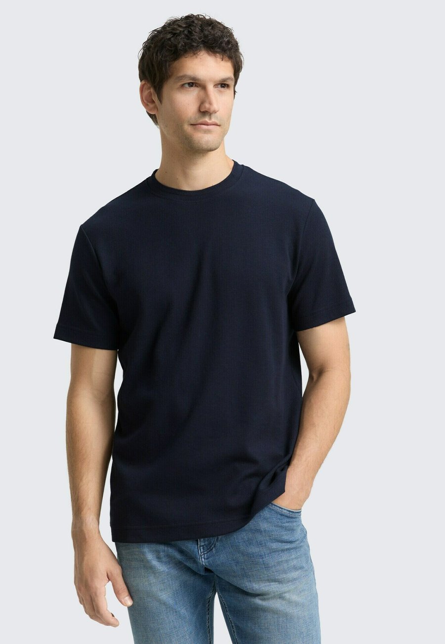 Футболка TOM TAILOR MIT WAFFELSTRUKTUR, Sky Captain Blue/Dark Blue, Синий, Футболка TOM TAILOR MIT WAFFELSTRUKTUR, Sky Captain Blue/Dark Blue
Футболка TOM TAILOR MIT WAFFELSTRUKTUR, Sky Captain Blue/Dark Blue, Синий, Футболка TOM TAILOR MIT WAFFELSTRUKTUR, Sky Captain Blue/Dark Blue