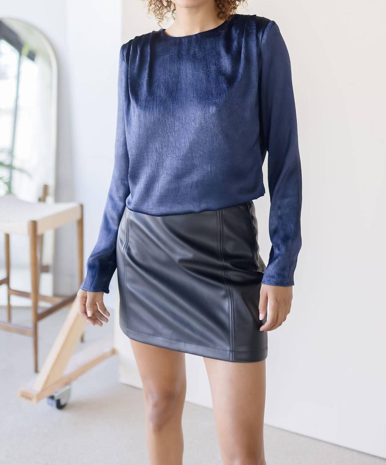 Топ Aleannah в темно-синем цвете ASTR
Топ Aleannah в темно-синем цвете ASTR