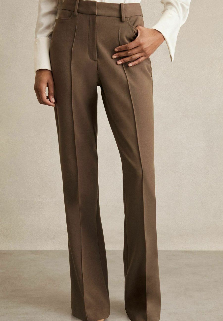 Брюки Reiss GABI FLARED, Mink Neutral/Brown
Брюки Reiss GABI FLARED, Mink Neutral/Brown