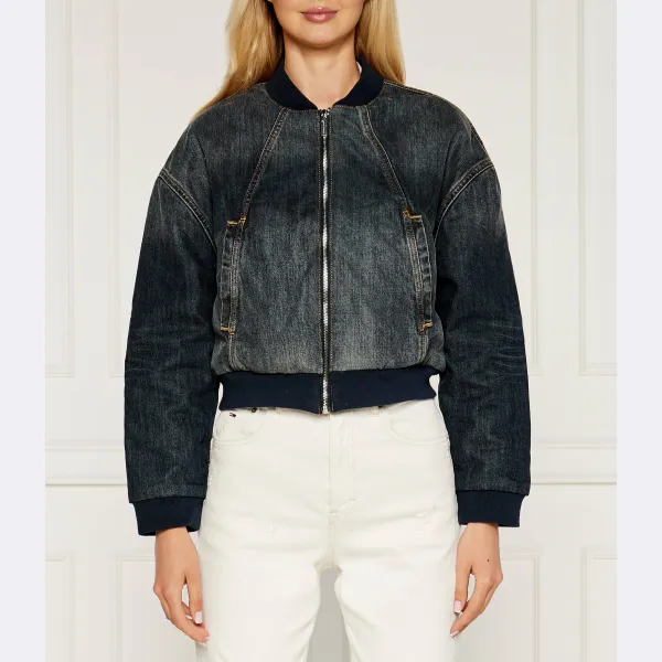 Из джинсов-бомберов Armani Exchange, синий
Из джинсов-бомберов Armani Exchange, синий