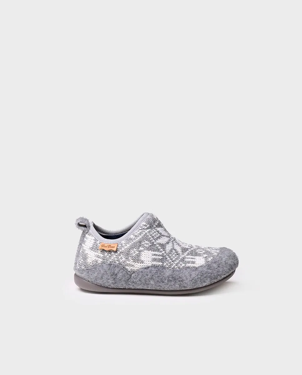 Закрытые домашние тапочки для детей из набивной ткани Toni Pons, серый
Закрытые домашние тапочки для детей из набивной ткани Toni Pons, серый