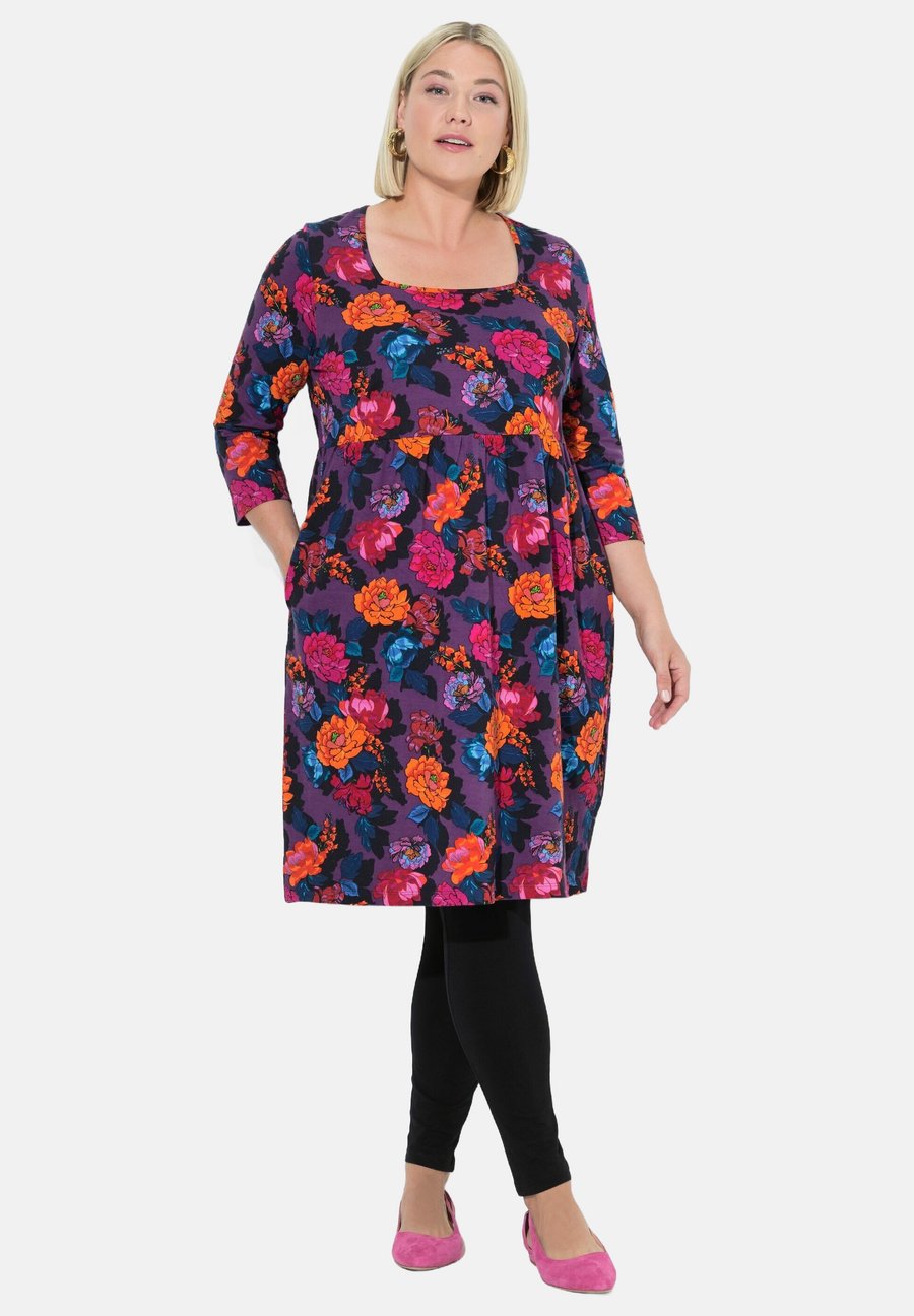 Платье Ulla Popken VIBRANT FLORAL EMPIRE A-LINE POCKET , Black
Платье Ulla Popken VIBRANT FLORAL EMPIRE A-LINE POCKET , Black