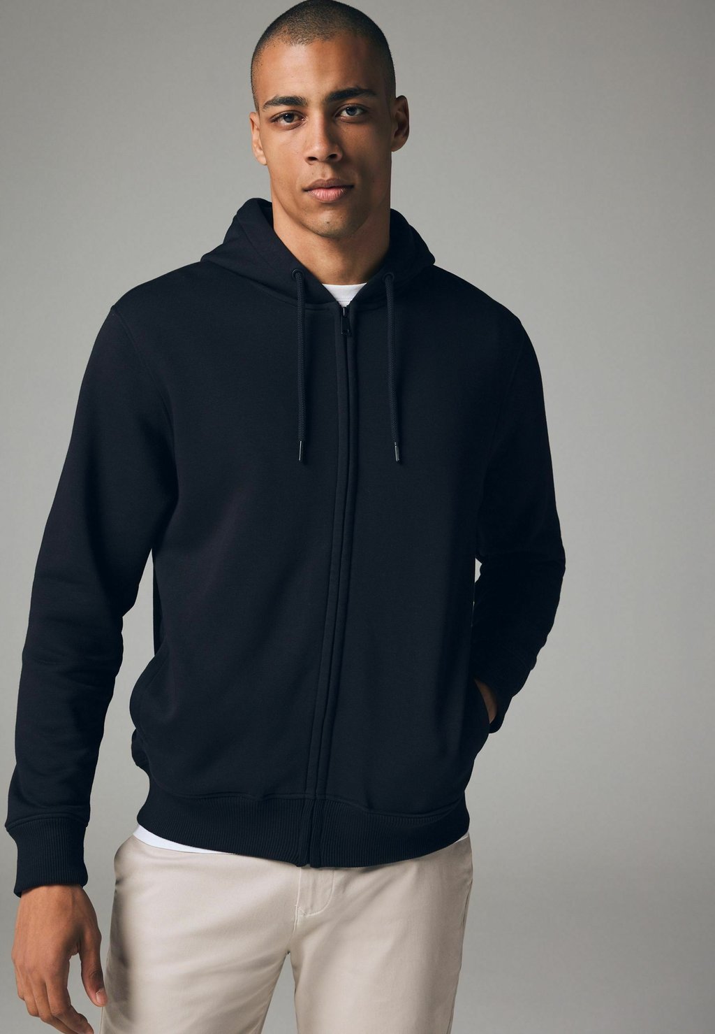 Толстовка на молнии HOODIE REGULAR FIT Next, черный
Толстовка на молнии HOODIE REGULAR FIT Next, черный