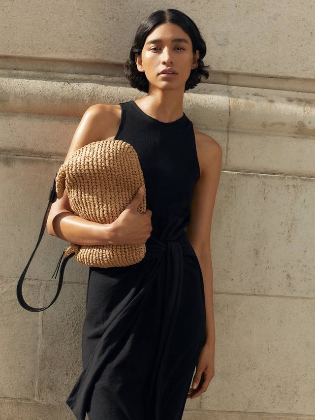 Макси-платье isla без рукавов HUSH, черный
Макси-платье isla без рукавов HUSH, черный