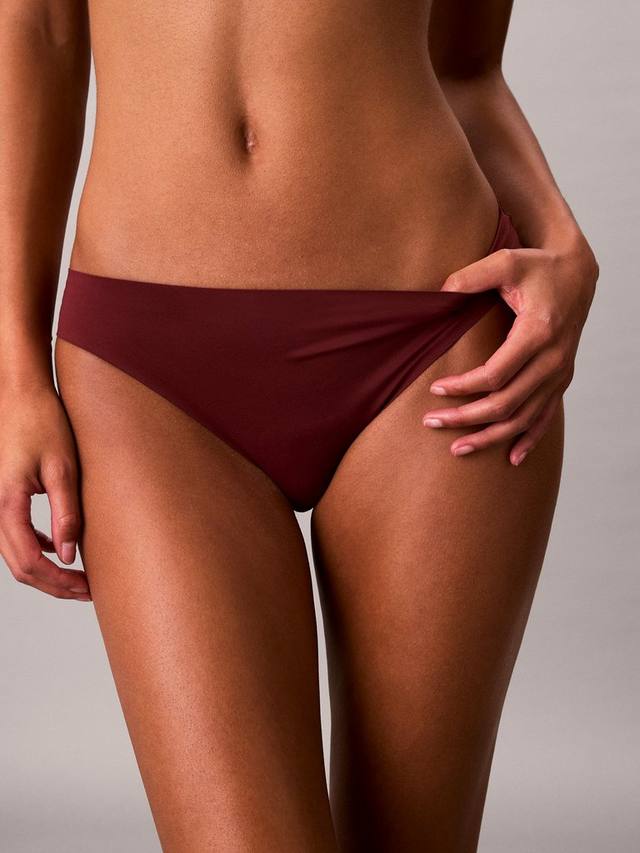 Идеально сидящие кружевные бикини Calvin Klein, Alluring Pink
Идеально сидящие кружевные бикини Calvin Klein, Alluring Pink