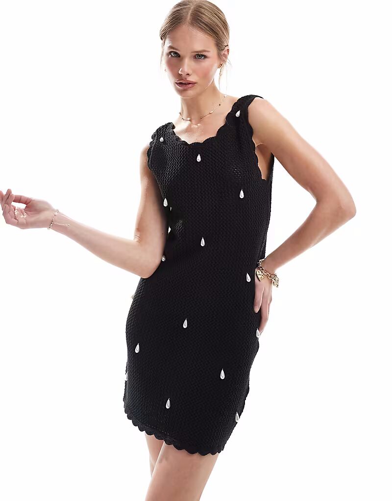 Пляжное мини-платье 4th & Reckless, связанное крючком, с отделкой в виде гребешков и жемчугом, черного цвета