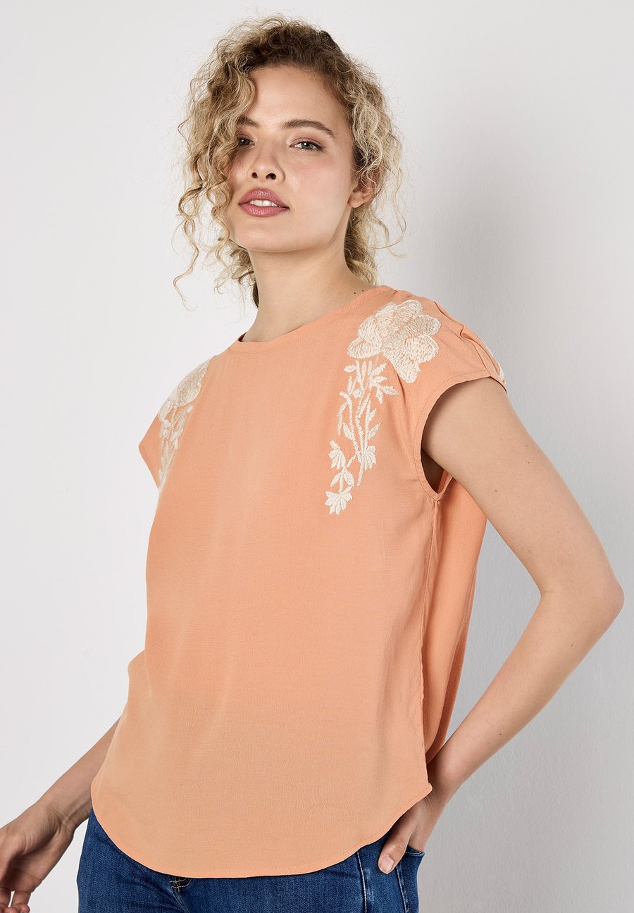 Блуза Apricot Blouse, Peach/Coral
Блуза Apricot Blouse, Peach/Coral