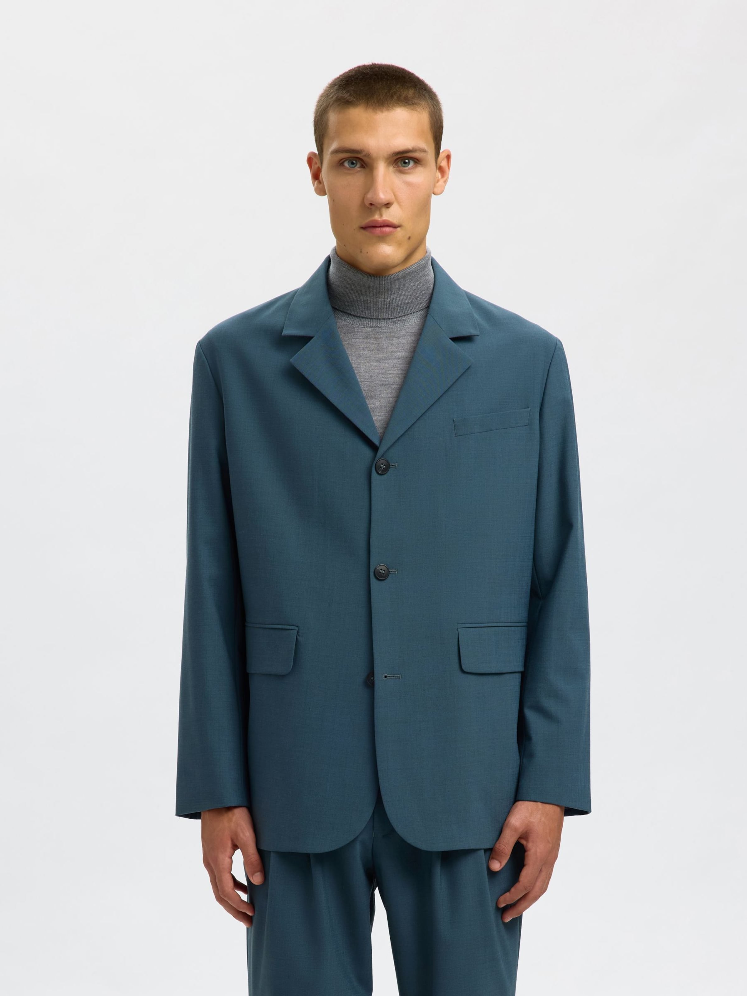 SELECTED Пиджак классического кроя в темно-зеленом цвете
SELECTED Пиджак классического кроя в темно-зеленом цвете