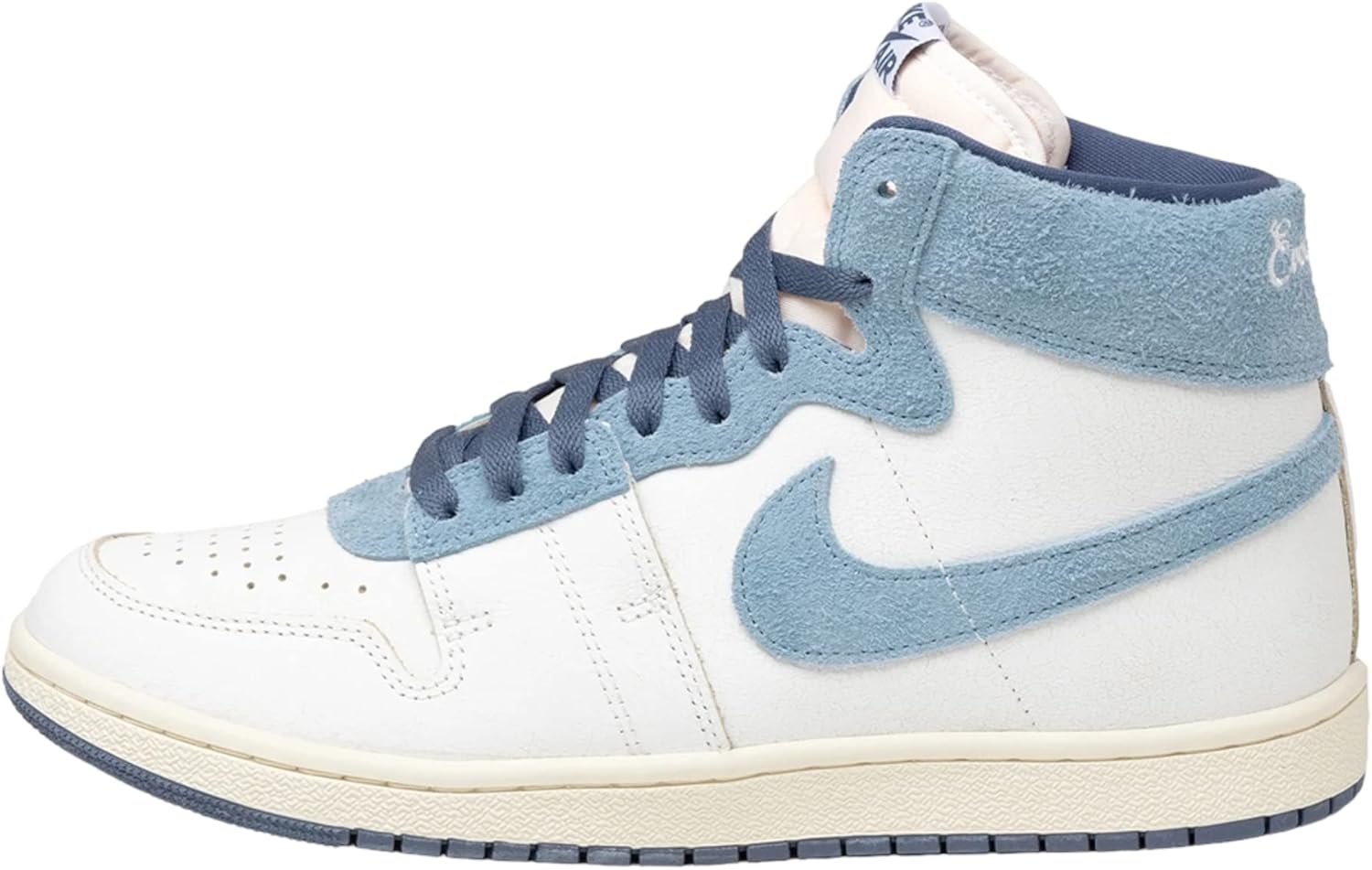Кроссовки Nike Air Jordan 1 Mid для мужчин, Summit White/Diffused Blue
Кроссовки Nike Air Jordan 1 Mid для мужчин, Summit White/Diffused Blue