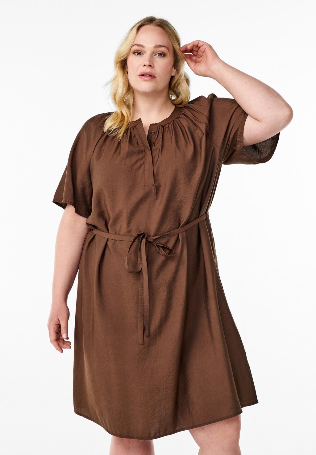 Платье-рубашка KNIELANGES MIT KURZEN ÄRMELN UND BINDEGÜRTEL Zizzi, коричневый
Платье-рубашка KNIELANGES MIT KURZEN ÄRMELN UND BINDEGÜRTEL Zizzi, коричневый