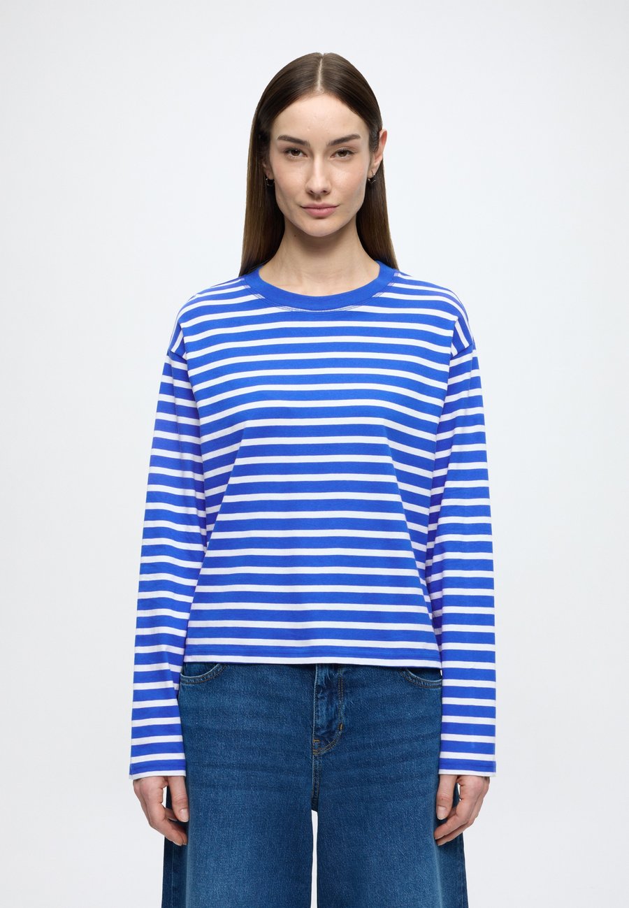 Топ Marc O'Polo DENIM T-SHIRTS LSL, CREWNECK, YD, Medium Blue_Multi_04/Blue
Топ Marc O'Polo DENIM T-SHIRTS LSL, CREWNECK, YD, Medium Blue_Multi_04/Blue