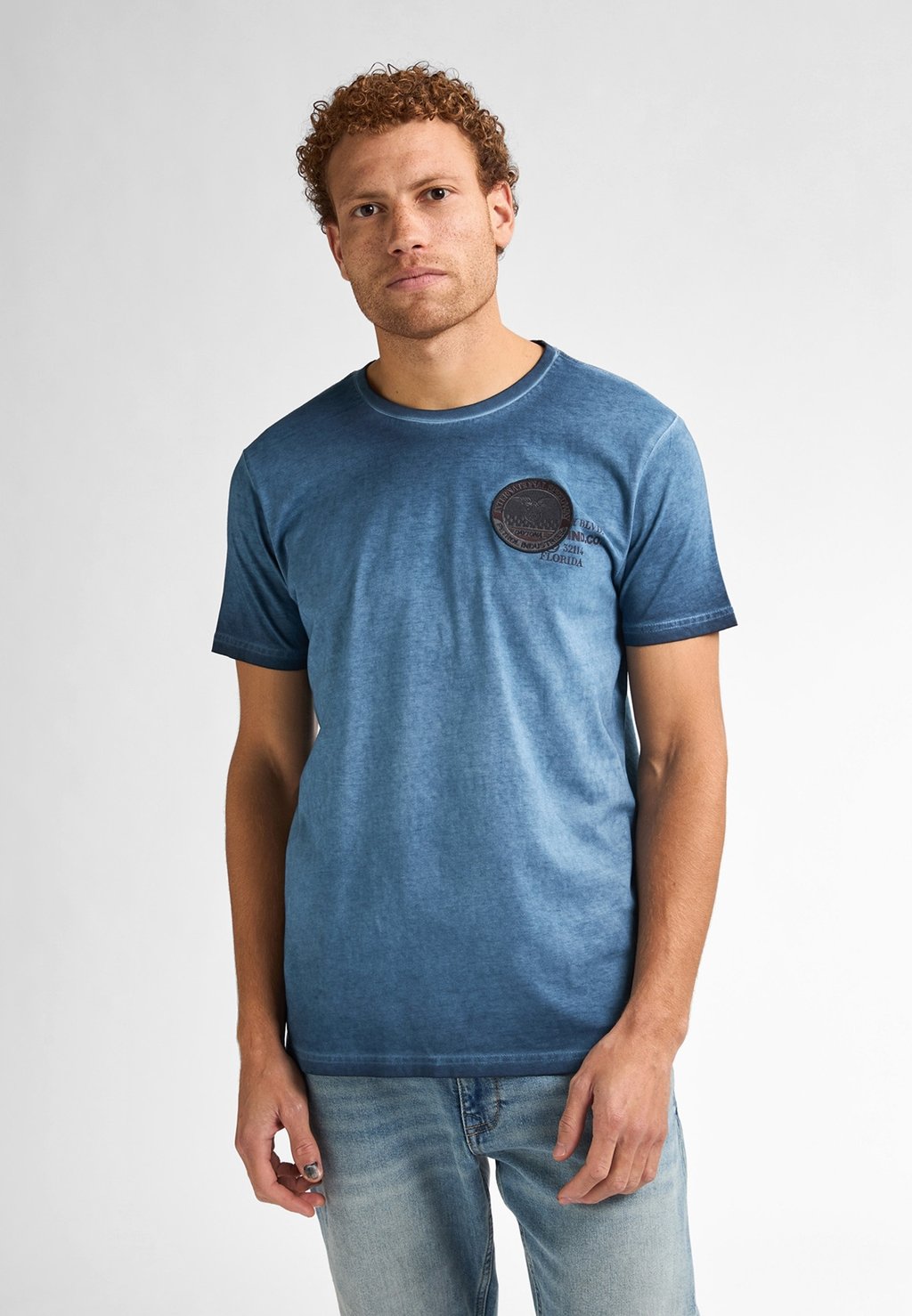 Футболка с принтом LOGO PONCE Petrol Industries, темно-синий
Футболка с принтом LOGO PONCE Petrol Industries, темно-синий