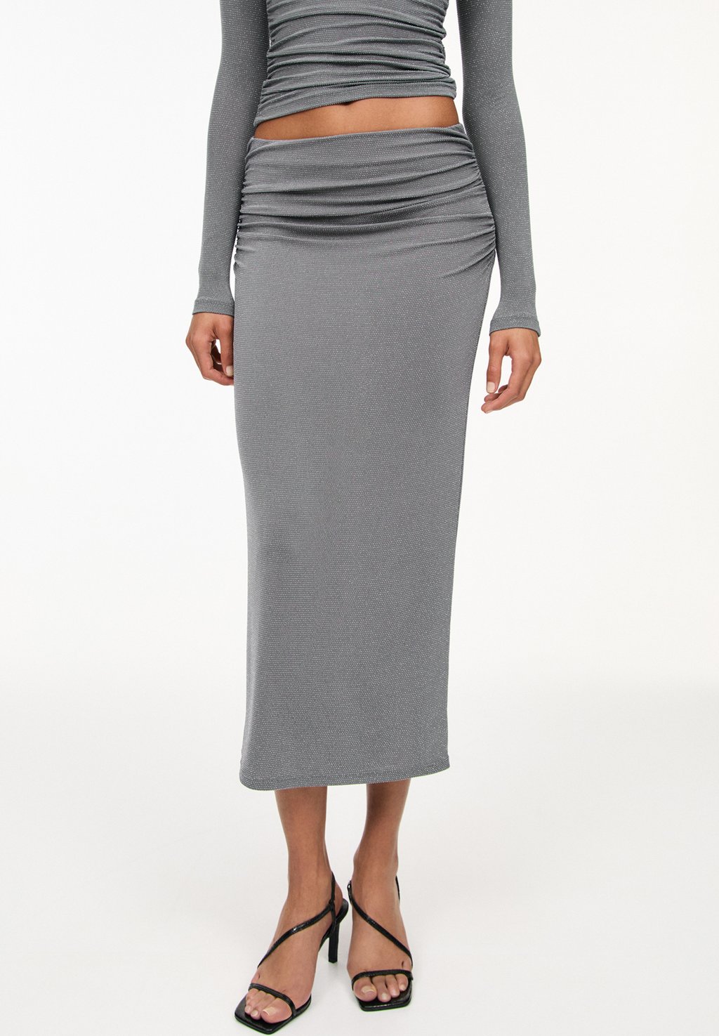 Юбка-карандаш SHIMMERY WITH GATHERING PULL&BEAR, серый
Юбка-карандаш SHIMMERY WITH GATHERING PULL&BEAR, серый