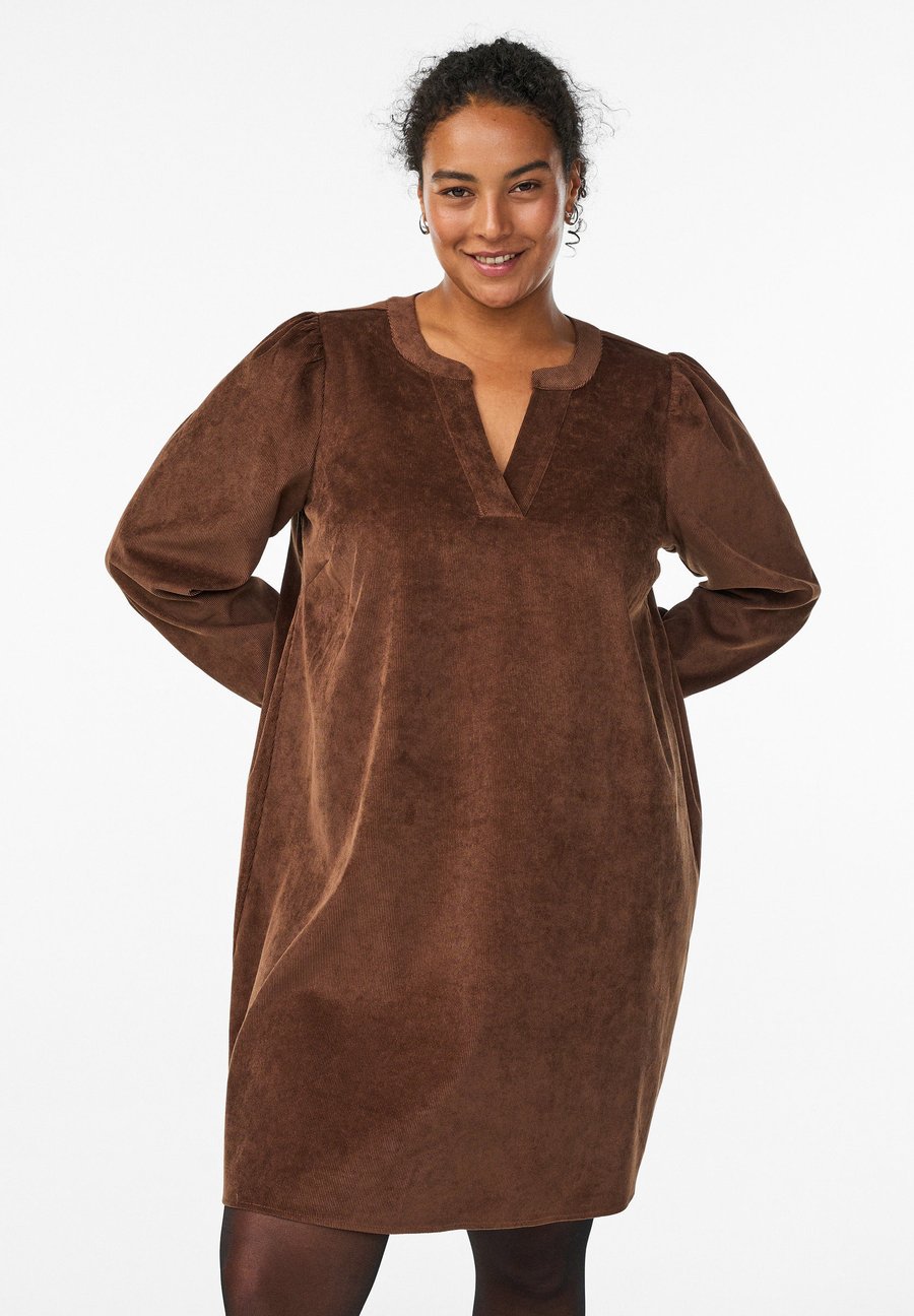 Платье Zizzi MIT LANGEN ÄRMELN, Fondue Fudge/Brown
Платье Zizzi MIT LANGEN ÄRMELN, Fondue Fudge/Brown