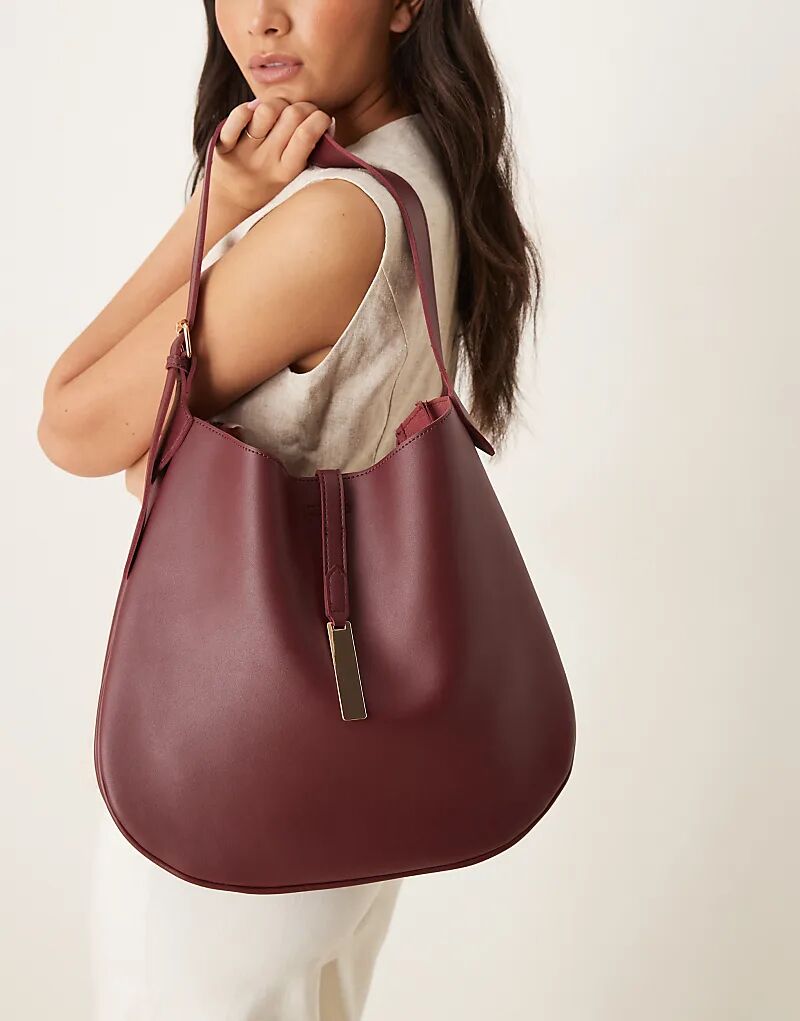 Гламурная сумка через плечо с застежкой в бордовом цвете
Гламурная сумка через плечо с застежкой в бордовом цвете