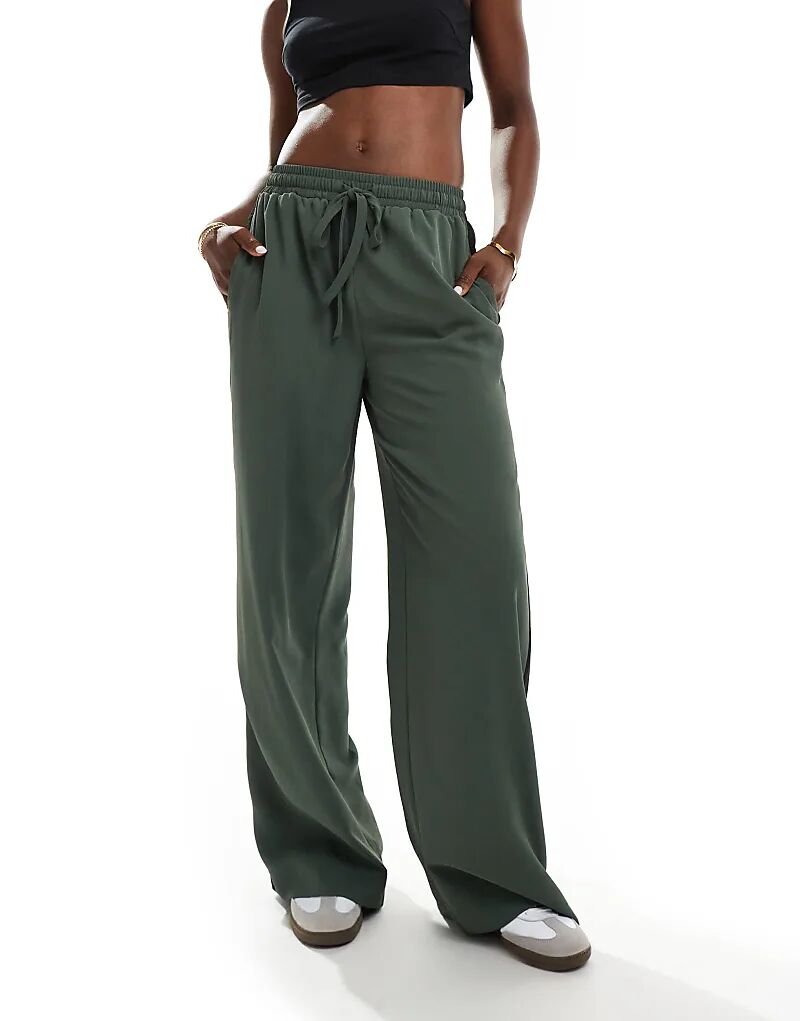 Брюки-стринги с контрастной вставкой в выцветшем зеленом цвете ASOS DESIGN
Брюки-стринги с контрастной вставкой в выцветшем зеленом цвете ASOS DESIGN