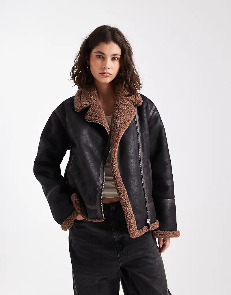 Байкерская куртка French Connection из искусственной замши с подкладкой из искусственного меха черного и коричневого цветов
Байкерская куртка French Connection из искусственной замши с подкладкой из искусственного меха черного и коричневого цветов