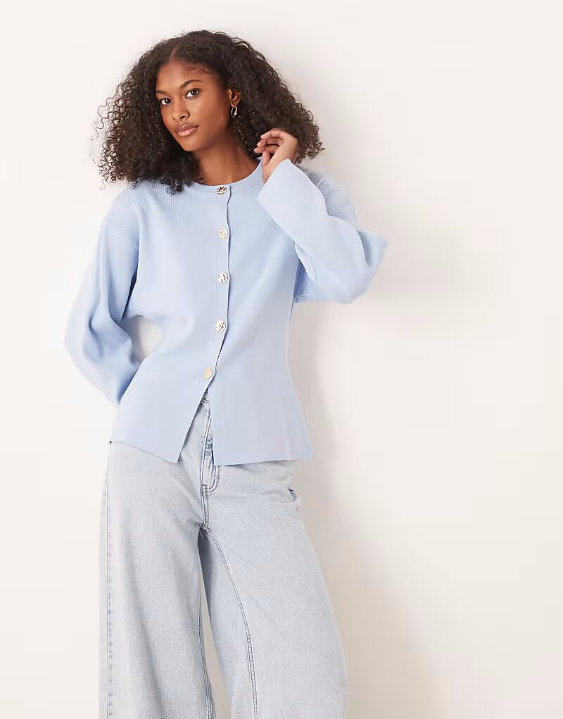 Вязаный структурированный кардиган ASOS DESIGN с круглым вырезом и золотыми пуговицами синего цвета 
Вязаный структурированный кардиган ASOS DESIGN с круглым вырезом и золотыми пуговицами синего цвета