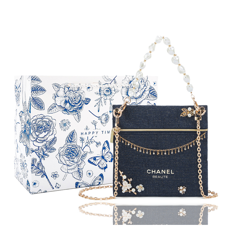 Косметичка женская CHANEL
Косметичка женская CHANEL