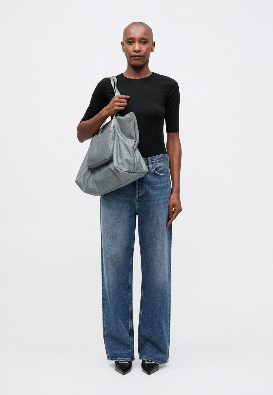 Сумка-шоппер MICHAEL Michael Kors TOTE, Grey
Сумка-шоппер MICHAEL Michael Kors TOTE, Grey