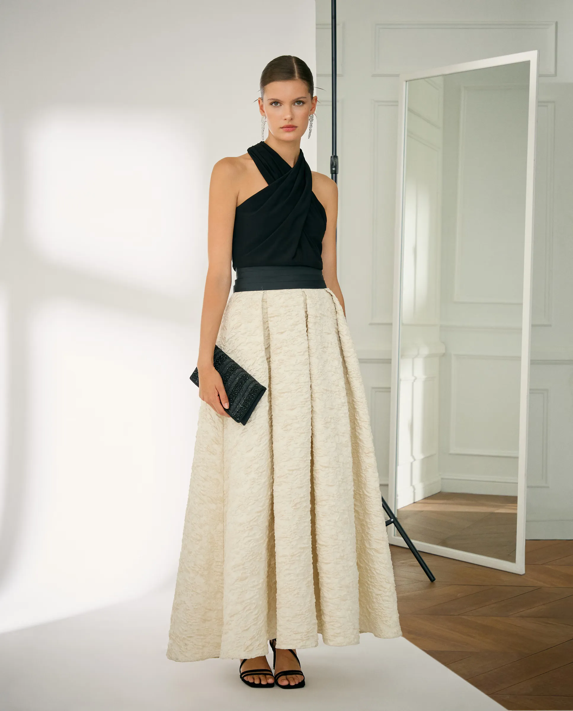 Женское платье макси с объемом Woman Fiesta El Corte Inglés, цвет 120 Crudo
Женское платье макси с объемом Woman Fiesta El Corte Inglés, цвет 120 Crudo