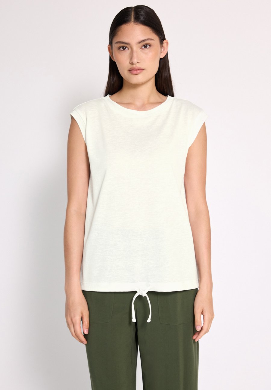 Футболка Street One Studio LOOK MIT TAPE, Weiß/Off-White
Футболка Street One Studio LOOK MIT TAPE, Weiß/Off-White