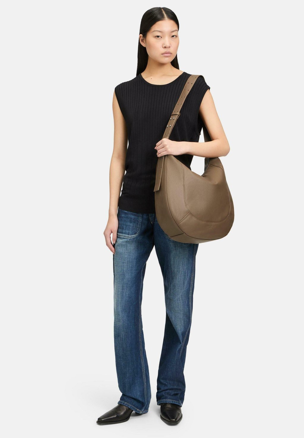 Сумка-тоут ALMA HOBO GROSSE Liebeskind Berlin, бежевый
Сумка-тоут ALMA HOBO GROSSE Liebeskind Berlin, бежевый