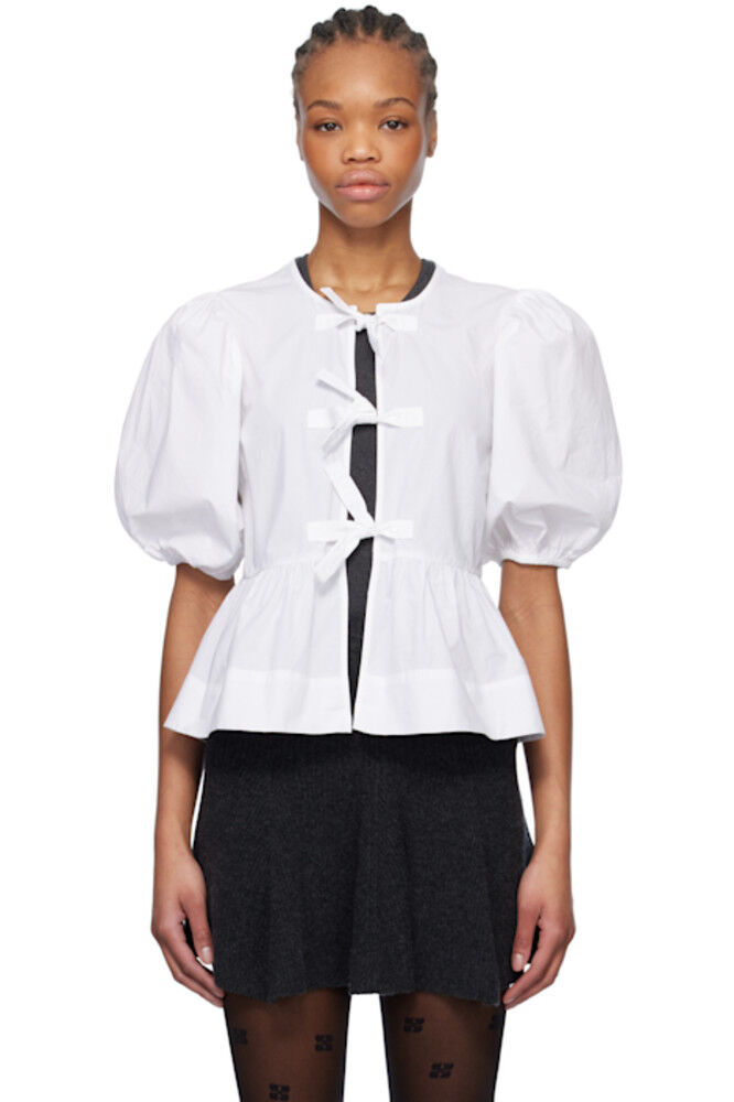 Белая хлопковая поплиновая блузка с завязками-баской GANNI
Белая хлопковая поплиновая блузка с завязками-баской GANNI