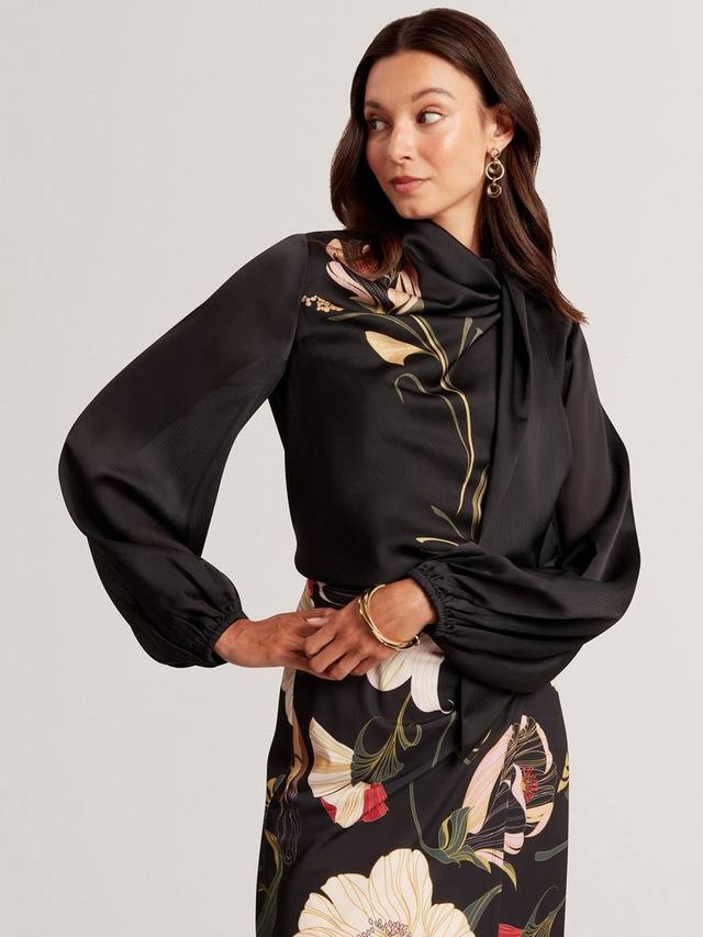 Блузка Ortuga с цветочным принтом и запахом на шее Ted Baker
Блузка Ortuga с цветочным принтом и запахом на шее Ted Baker