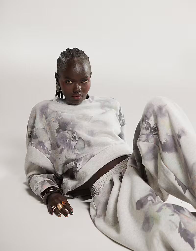 Толстовка оверсайз от ASOS DESIGN с цветочным принтом по всей поверхности
Толстовка оверсайз от ASOS DESIGN с цветочным принтом по всей поверхности