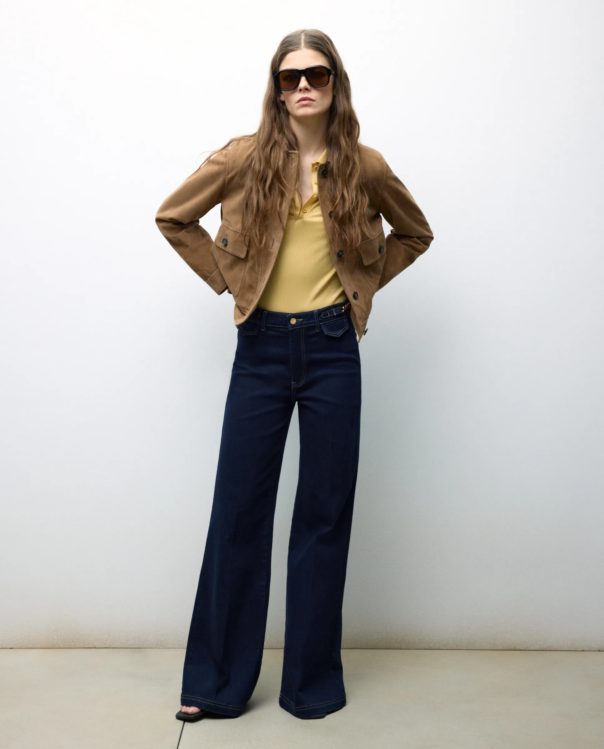 Женские джинсы клёш со средней посадкой и цепочкой Tintoretto, индиго
Женские джинсы клёш со средней посадкой и цепочкой Tintoretto, индиго