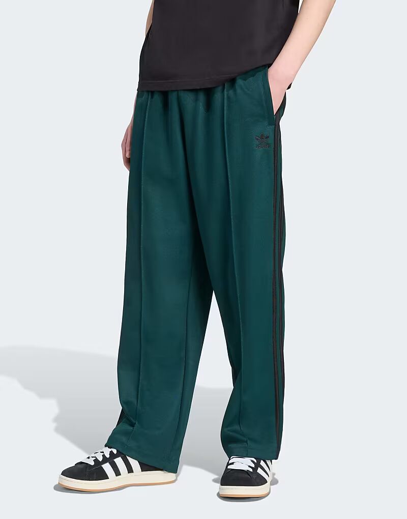 Свободные спортивные брюки Firebird зеленого и черного цветов Adidas Originals
Свободные спортивные брюки Firebird зеленого и черного цветов Adidas Originals