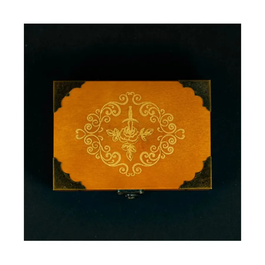 Деревянная коробка для игральных костей в стиле ретро - Кинжаловая роза, Dice Boxes & Trays (Crystal Maggie)
Деревянная коробка для игральных костей в стиле ретро - Кинжаловая роза, Dice Boxes & Trays (Crystal Maggie)