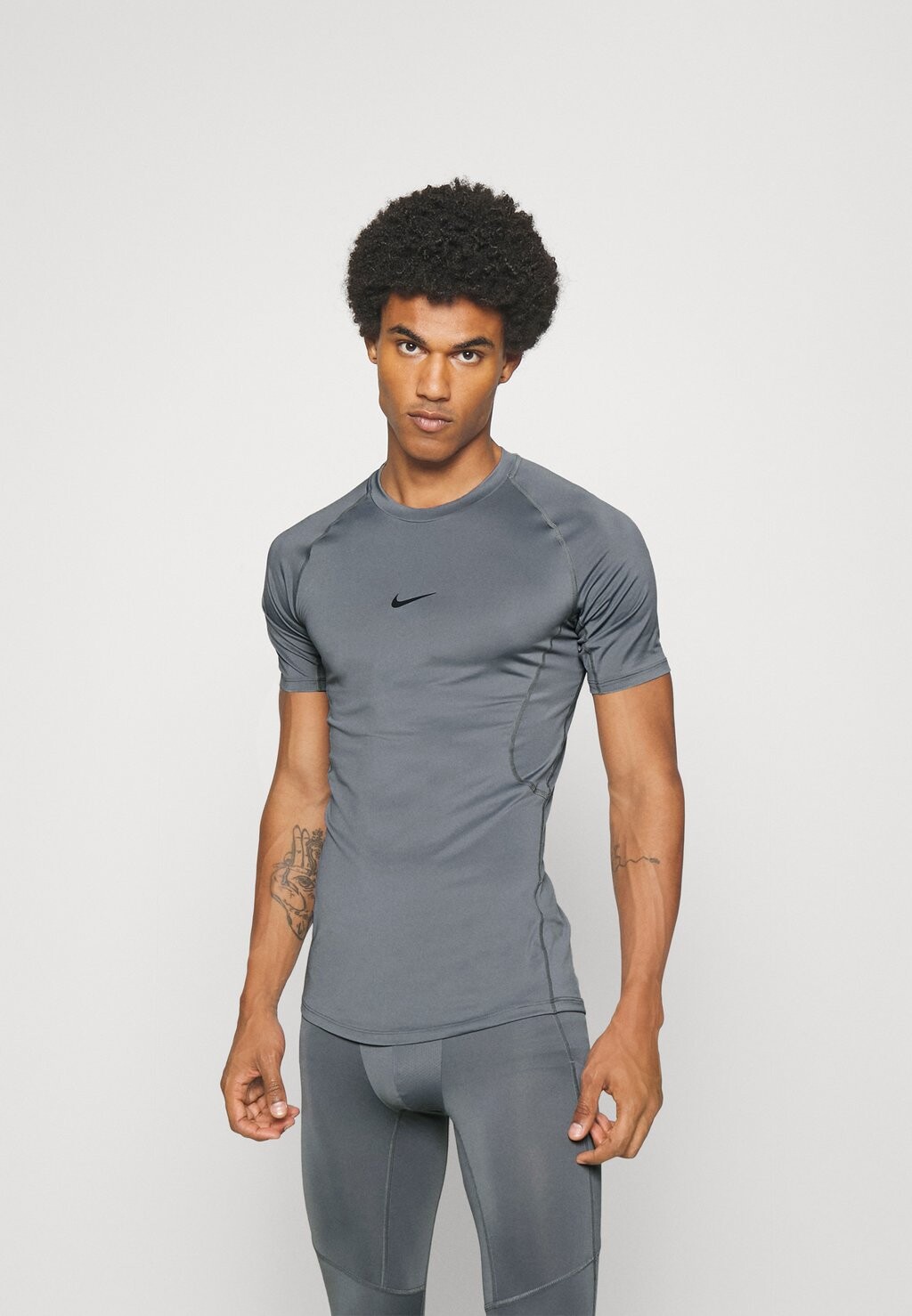 Футболка Nike TIGHT, цвет Smoke Grey/Black, Черный, Футболка Nike TIGHT, цвет Smoke Grey/Black
Футболка Nike TIGHT, цвет Smoke Grey/Black, Черный, Футболка Nike TIGHT, цвет Smoke Grey/Black
