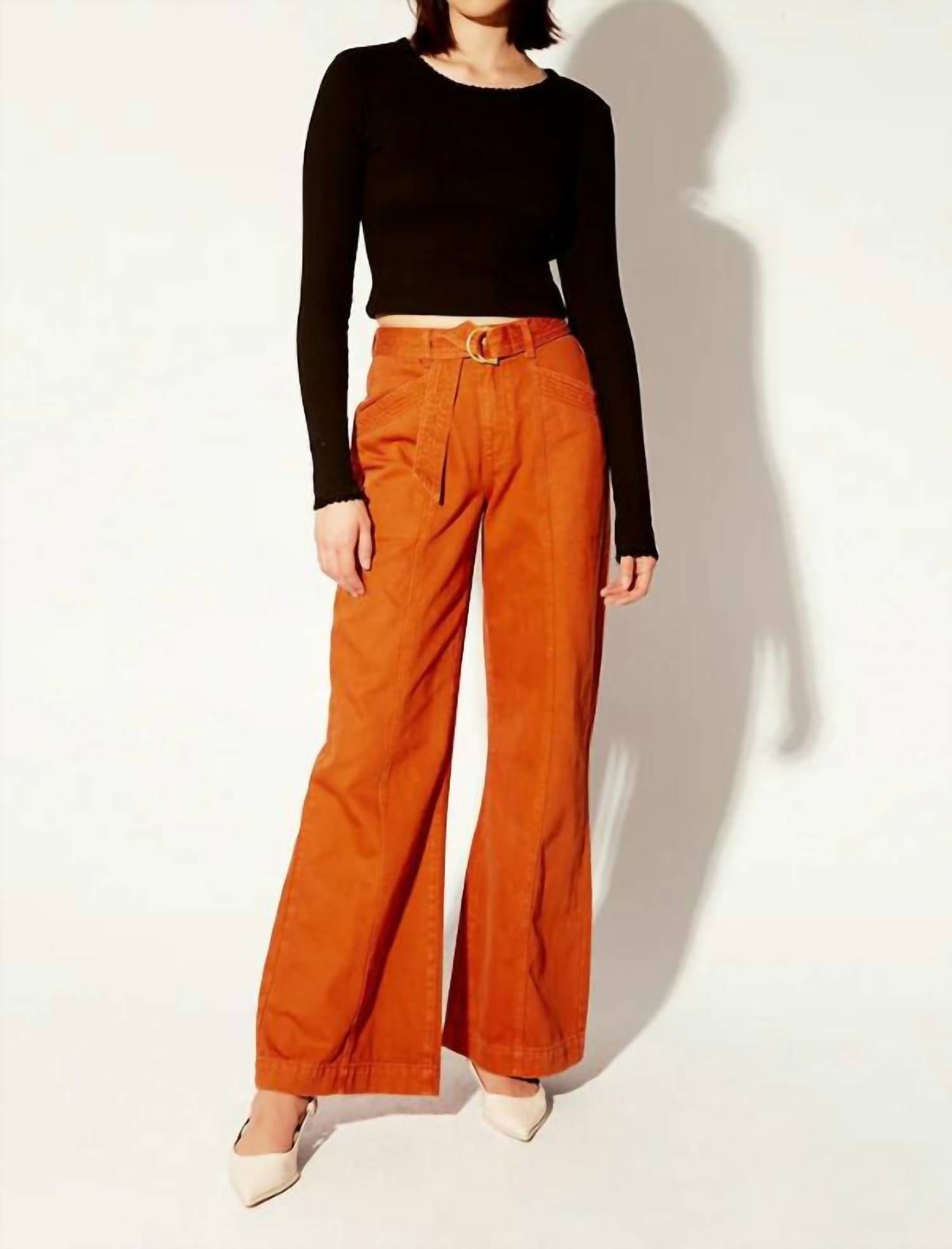 Короткий топ Tallulah в черном цвете KIVARI
Короткий топ Tallulah в черном цвете KIVARI