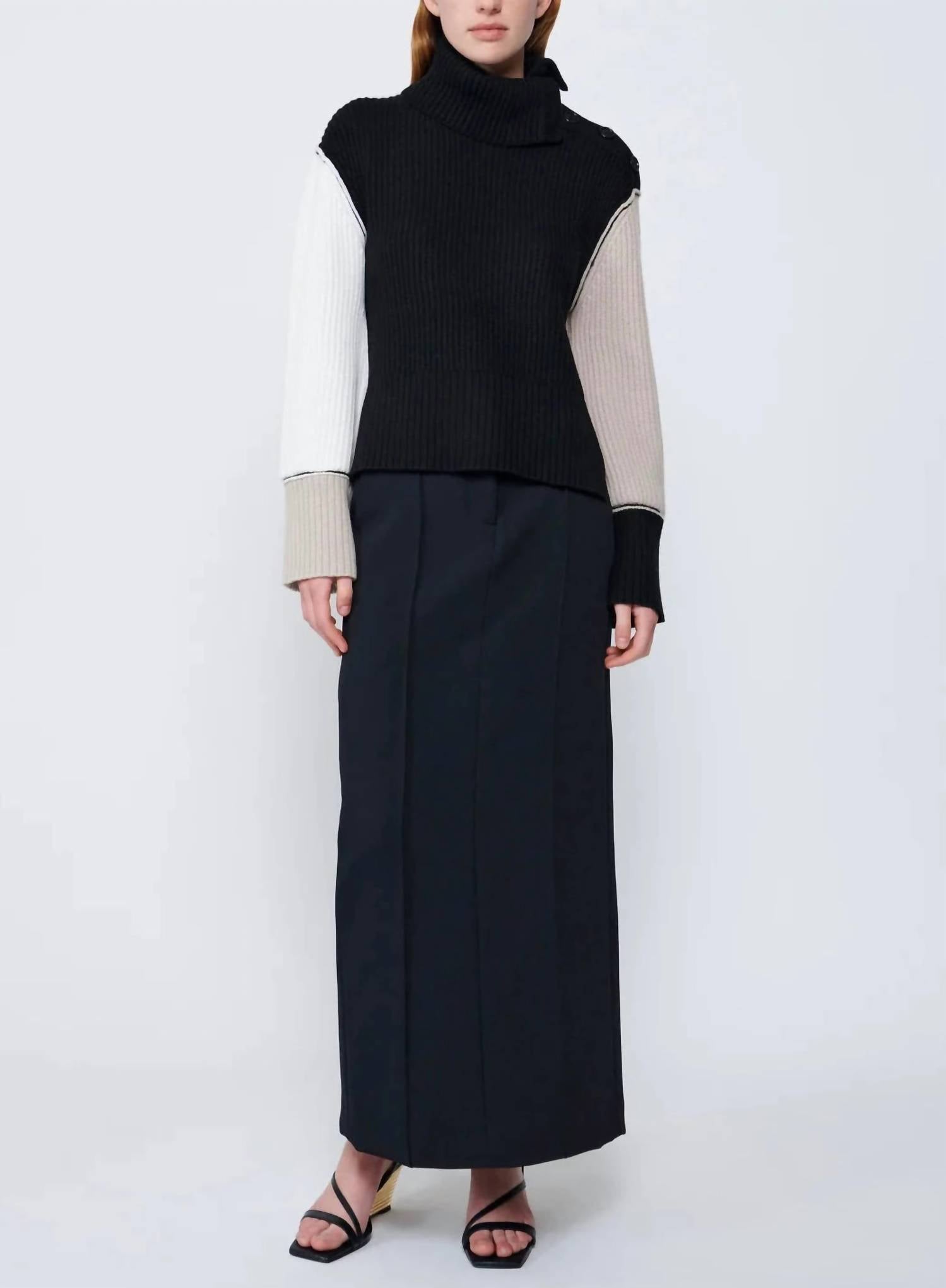 Свитер Flores черного цвета JONATHAN SIMKHAI
Свитер Flores черного цвета JONATHAN SIMKHAI