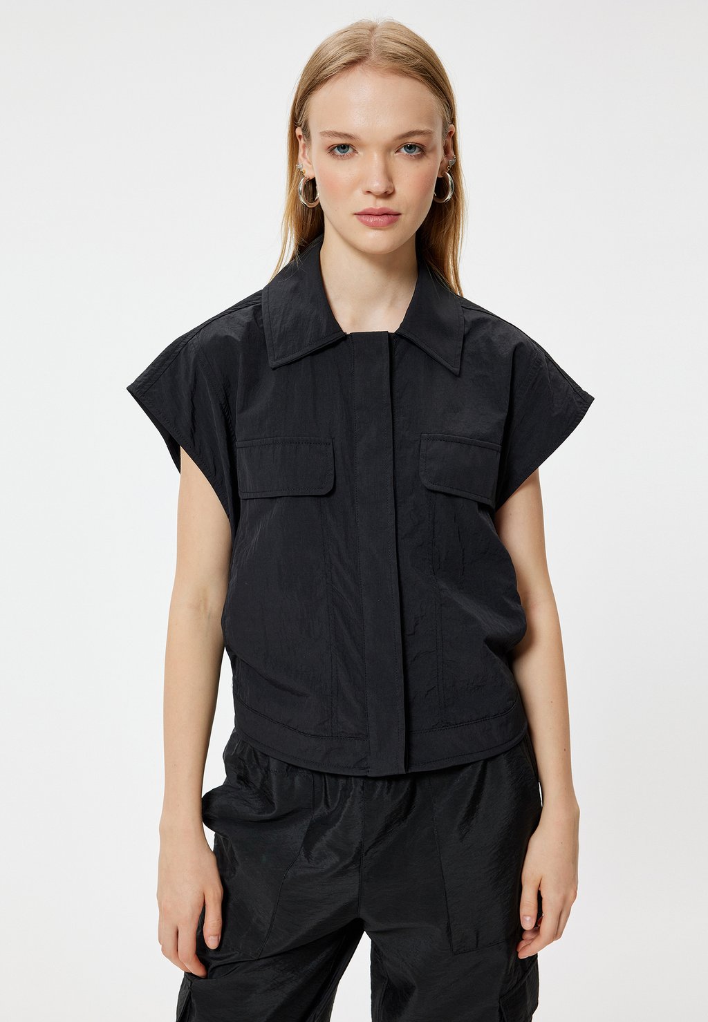 Блузка на пуговицах Koton, черный
Блузка на пуговицах Koton, черный