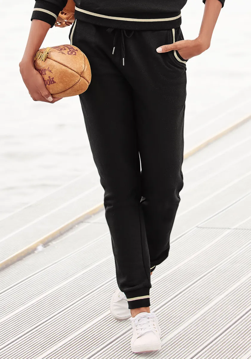 Спортивные брюки LASCANA с полосатыми манжетами в рубчик, костюм для отдыха, черный
Спортивные брюки LASCANA с полосатыми манжетами в рубчик, костюм для отдыха, черный