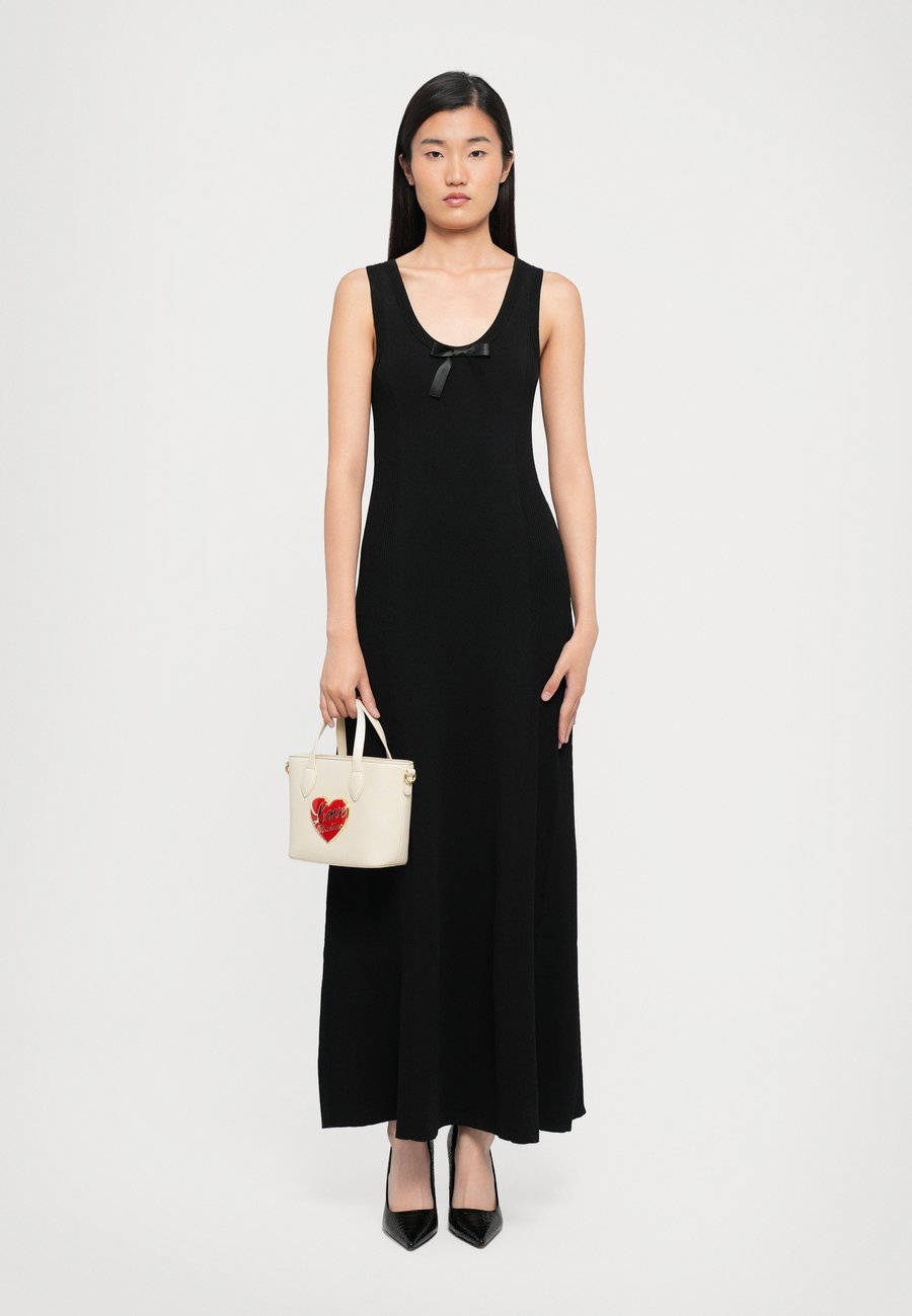 Сумка Love Moschino LOVE HEART, Ivory/Off-White
Сумка Love Moschino LOVE HEART, Ivory/Off-White