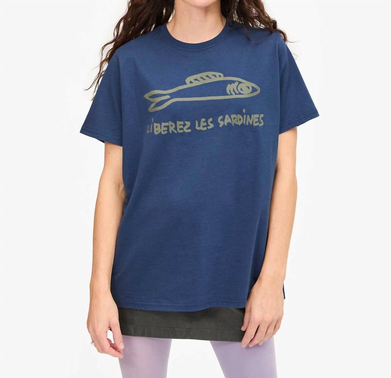 Оригинальная футболка - Liberez Les Sardines в темно-синем Clare V.
Оригинальная футболка - Liberez Les Sardines в темно-синем Clare V.