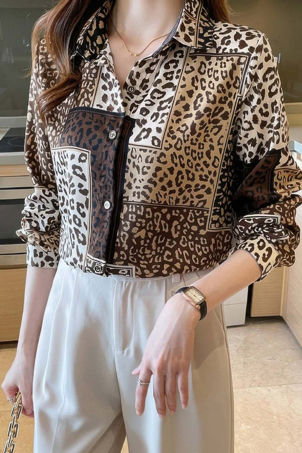 Блуза с принтом цепь, свободного кроя и спущенным плечом TRUEDAMES, коричневый
Блуза с принтом цепь, свободного кроя и спущенным плечом TRUEDAMES, коричневый