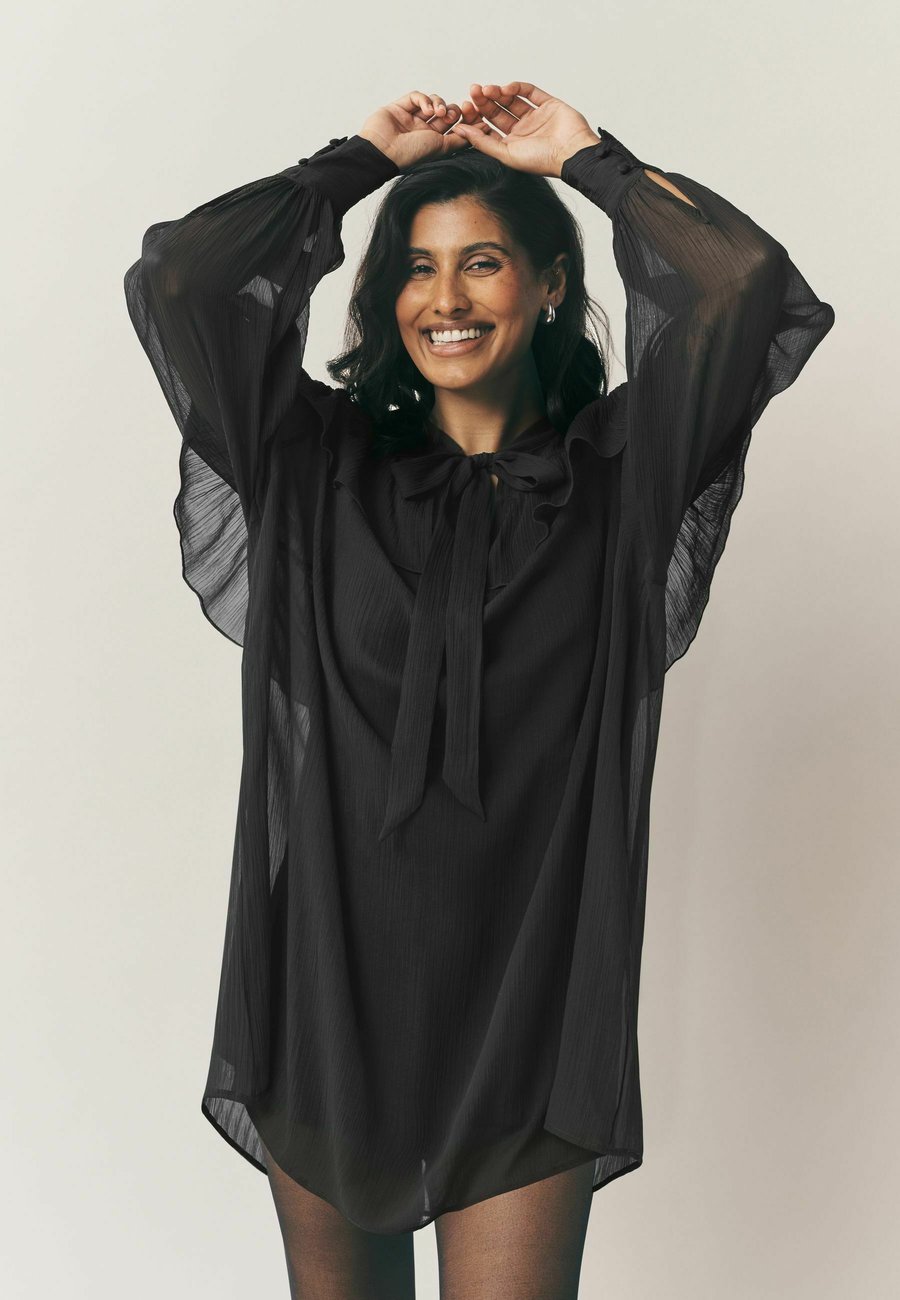 Платье Laura Ashley BITTER MINI RUFFLE PUSSYBOW, Brown
Платье Laura Ashley BITTER MINI RUFFLE PUSSYBOW, Brown