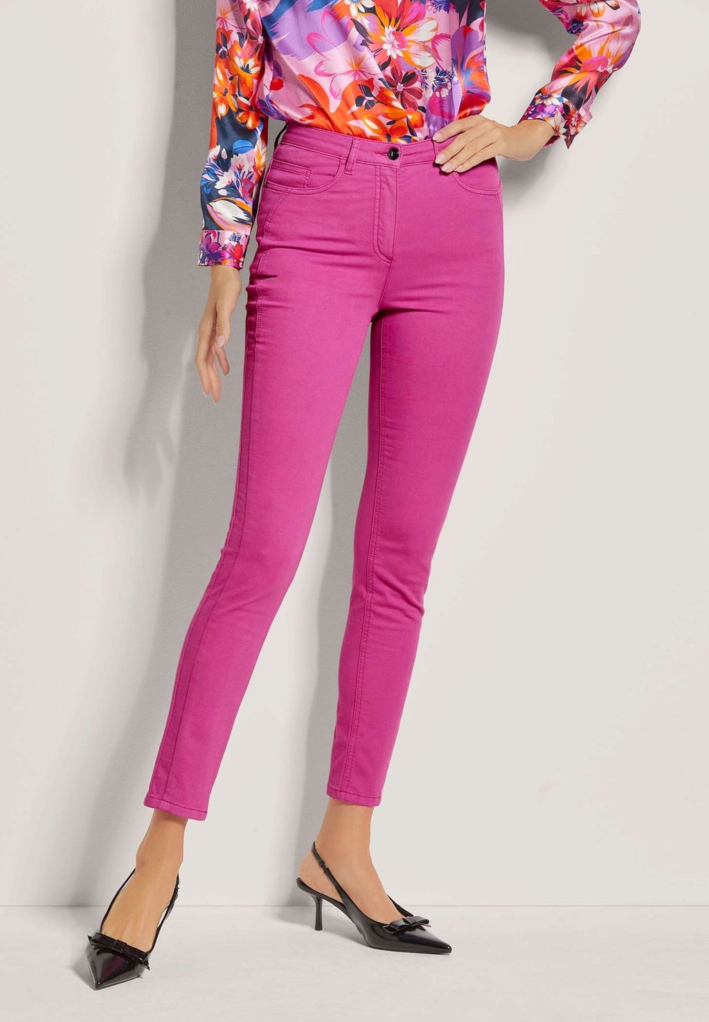 Джинсы облегающего кроя SCHLANKE FIVE-POCKET MADELEINE, розовый
Джинсы облегающего кроя SCHLANKE FIVE-POCKET MADELEINE, розовый