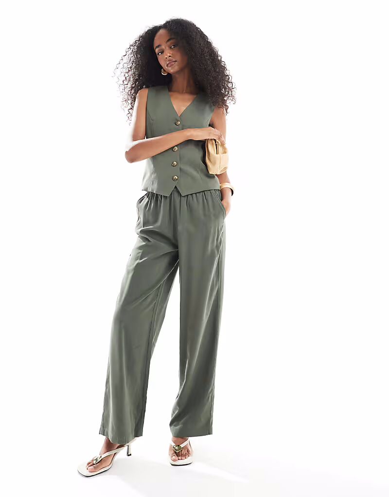 Брюки из твила, сшитые на заказ, в цвете хаки Only
Брюки из твила, сшитые на заказ, в цвете хаки Only