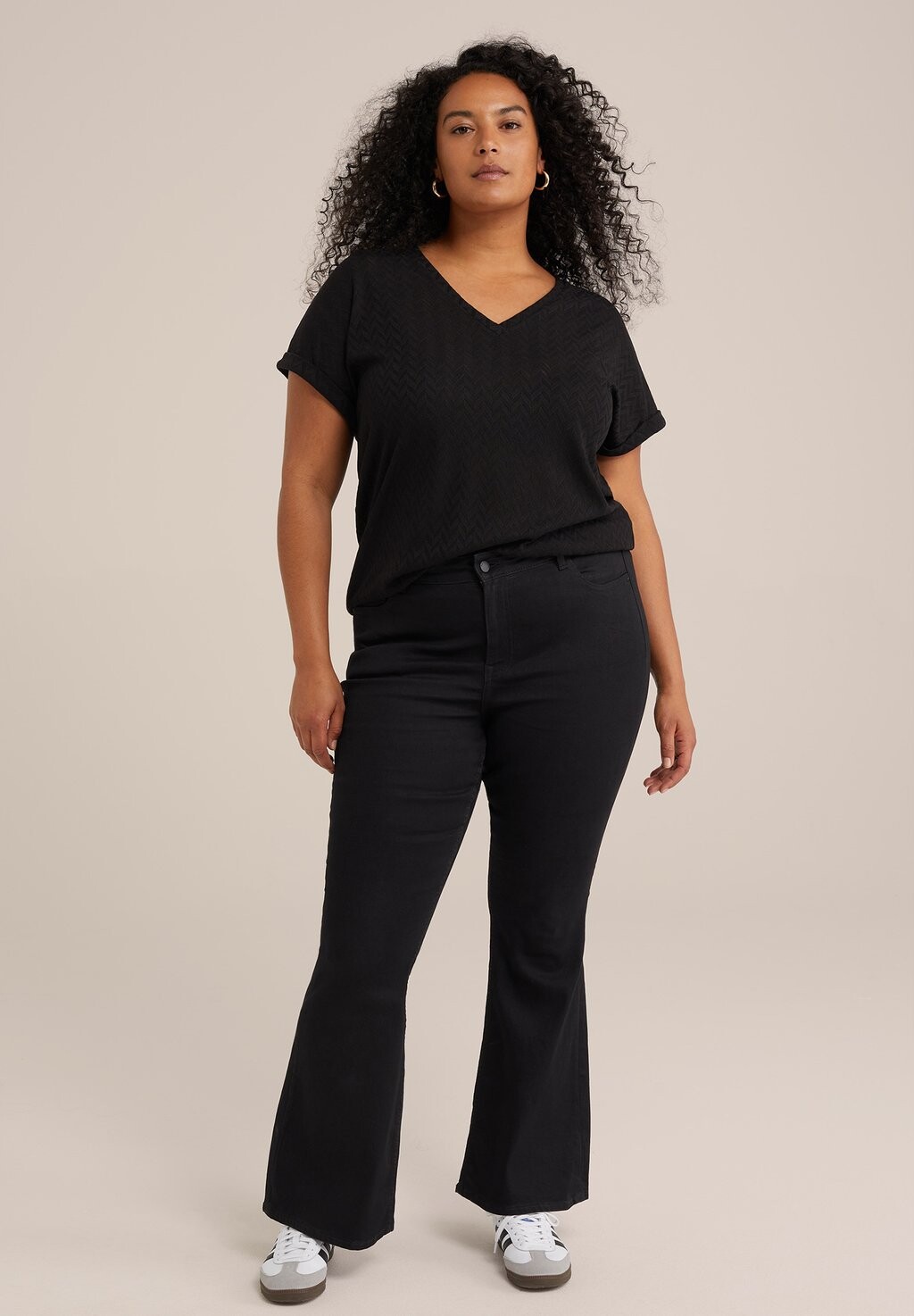 Базовая футболка WE Fashion, черный
Базовая футболка WE Fashion, черный